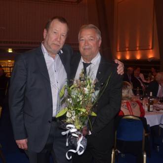 Det vanket blomster til Statoil sokkel fra Lederne. Jan Olav Brekke og Terje Enes