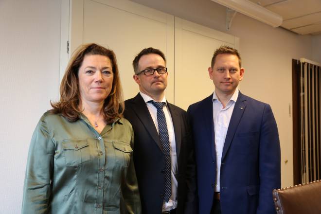 NHO-direktør Kristin Skogen Lund, mekler Mats Wilhelm Ruland og Vegard Einan, leder for YS Privat.