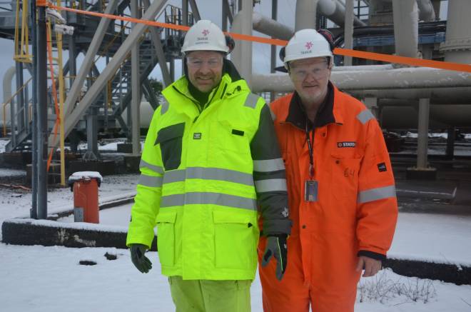 Prosjektleder Anders Rein og avtroppende klubbleder Jan Eirik Feste med kavernetopp 800 i bakgrunnen.