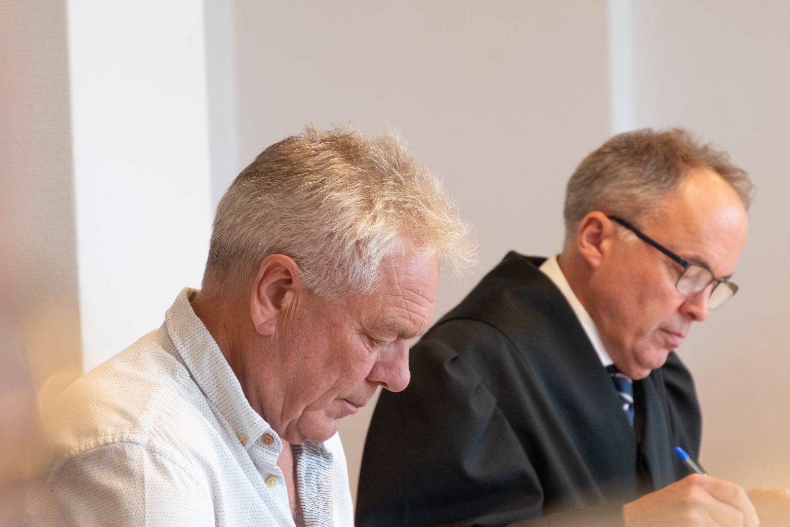 Bjarne Kapstad og advokat Svein Drangeid i retten